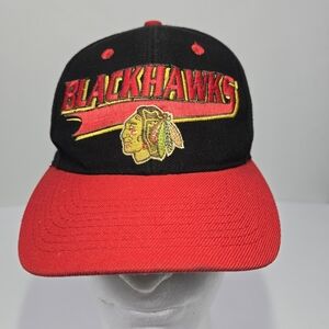 Vintage 90’s Logo Athletic Chicago Blackhawks NHL Big Spellout And Logo